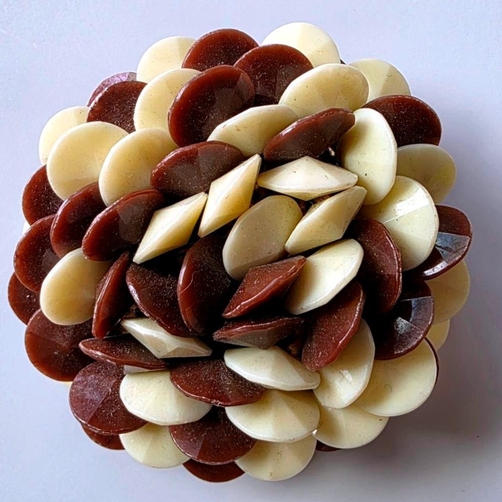 Vintage Brown‎ Cream Mod Flower Brooch Pin Circle Floral Costume Jewelry 3D
